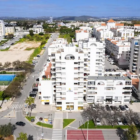 Sol De Modern Apartment-by Hdproperties